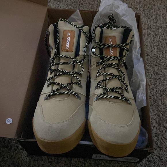 Brand new Adidas Terrex Snowpitch for men. Size 13 - Picture 5 of 9